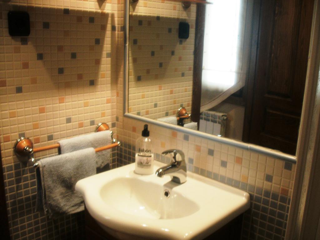Ferienwohnung La Corralata Biescas  Zimmer foto